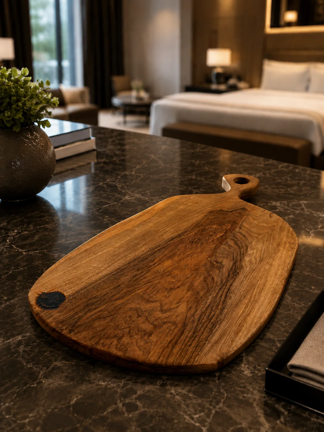 Trays, boards & platters — 4
